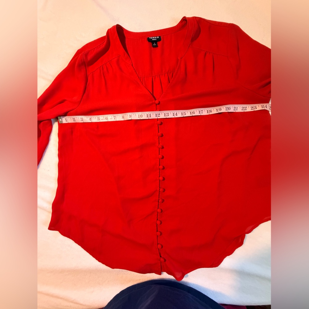 Torrid Red Button Down Sheer like Blouse with 3/4 sleeves roll up (size 1) 14/16 - Picture 4 of 6